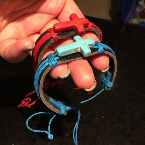 🎉1 hr sale🎉Cross Bracelet 🎉🎉 - Picture 1 of 4